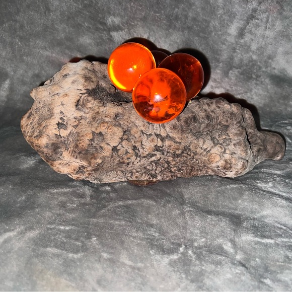 Lucite Acrylic Grape Cluster Orange Amber On Drift Wood Table Art Vintage Retro - Picture 2 of 9